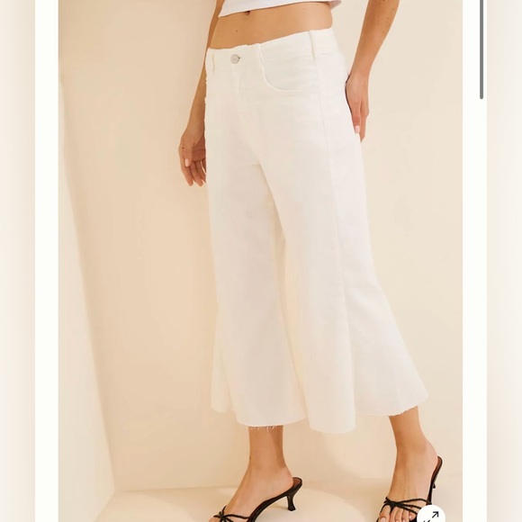 Pilcro The Adi Mid-Rise Frayed Relaxed Flare Jeans:Crop Edition 25 White - Picture 2 of 8
